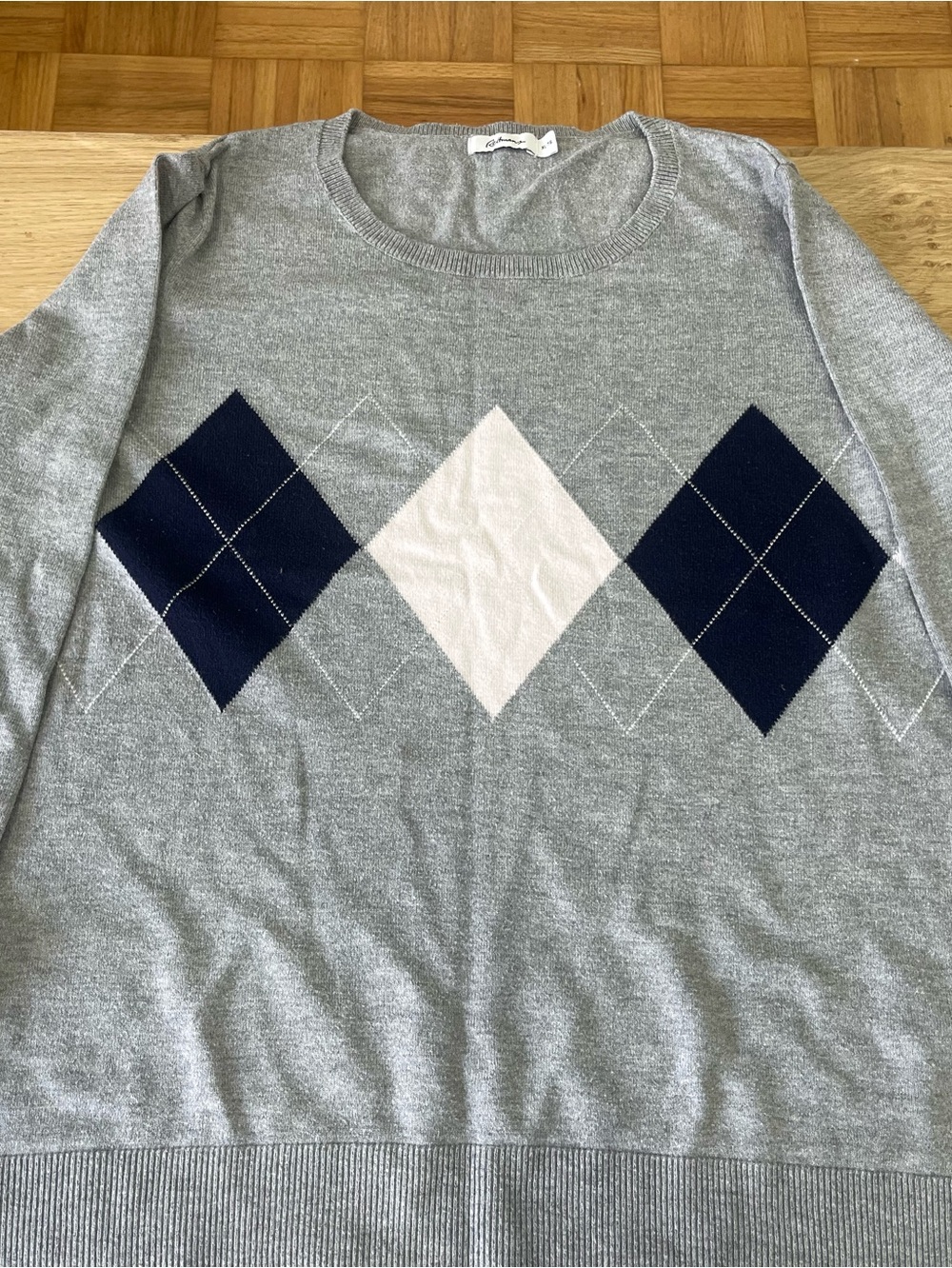 Remitman Men's Light Gray Argyle Crewneck Sweater with Navy & White Diamonds